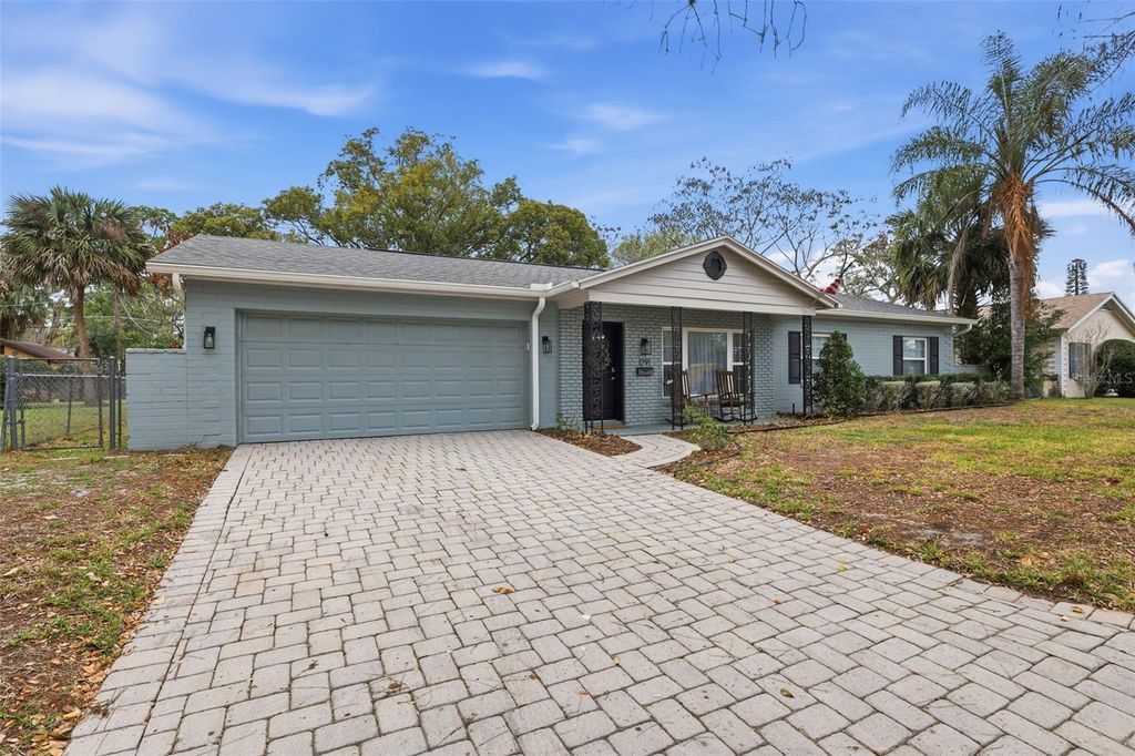 Image 3 of property listing at 1291 OXFORD ROAD, Maitland, FL 32751