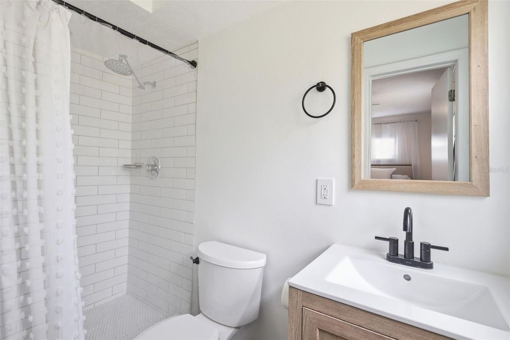 Image 28 of property listing at 1291 OXFORD ROAD, Maitland, FL 32751