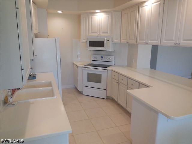 3914 Upolo LN, Naples, FL 34119