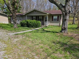 1009 Roysden Rd, Jamestown, TN 38556