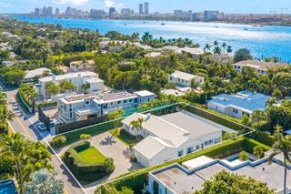 624 N Lake Way, Palm Beach, FL 33480