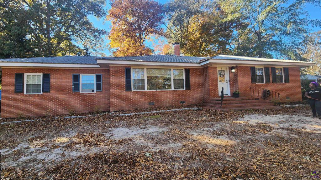 101 Robinhood Drive, Warner Robins, GA 31088