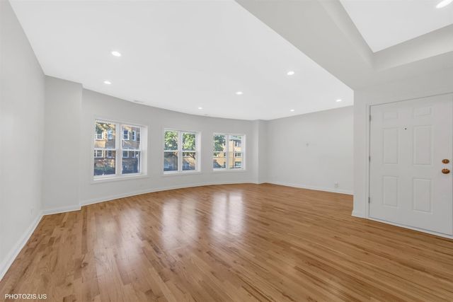 6711 S Paxton Avenue 1, Chicago, IL 60649