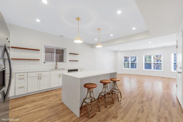 6711 S Paxton Avenue 1, Chicago, IL 60649