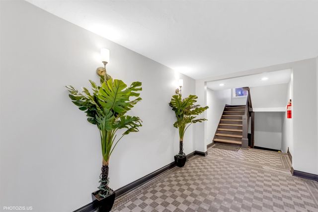 6711 S Paxton Avenue 1, Chicago, IL 60649