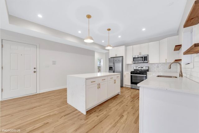 6711 S Paxton Avenue 1, Chicago, IL 60649