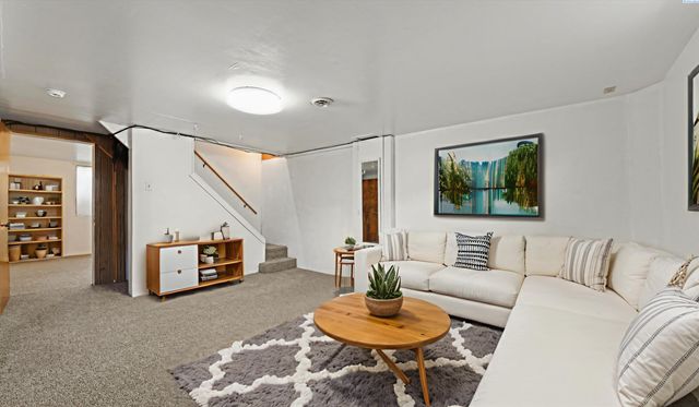 1613 S Fruitland, Kennewick, WA 99337