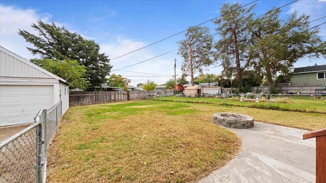 1613 S Fruitland, Kennewick, WA 99337