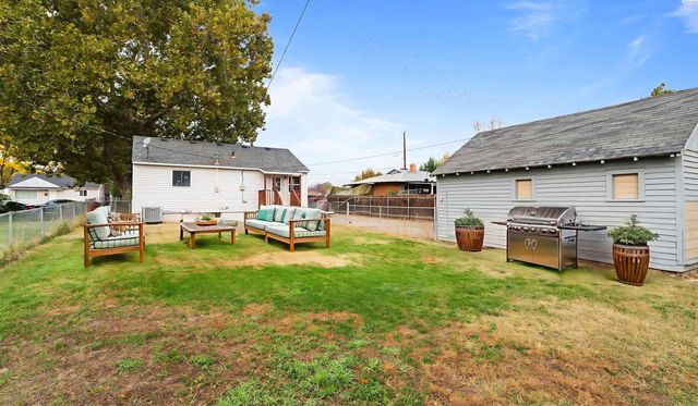 1613 S Fruitland, Kennewick, WA 99337