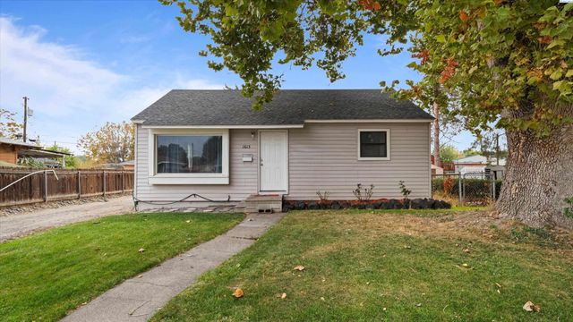 1613 S Fruitland, Kennewick, WA 99337