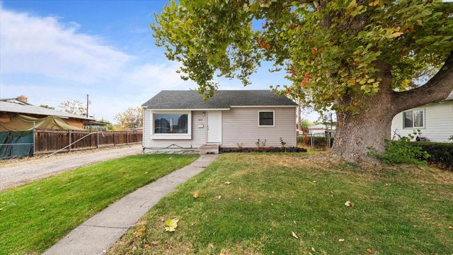 1613 S Fruitland, Kennewick, WA 99337