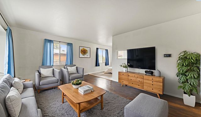 1613 S Fruitland, Kennewick, WA 99337