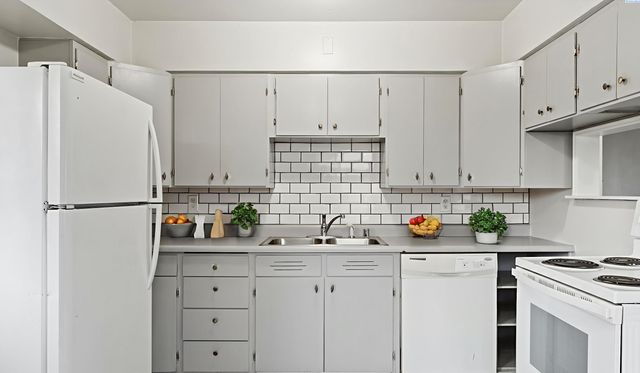 1613 S Fruitland, Kennewick, WA 99337