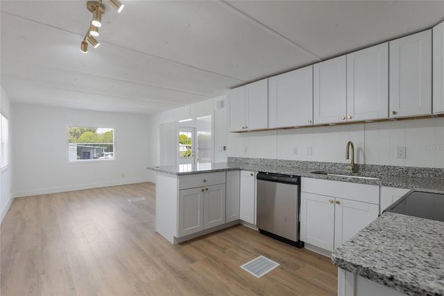 814 ROSEAPPLE AVENUE, Lady Lake, FL 32159