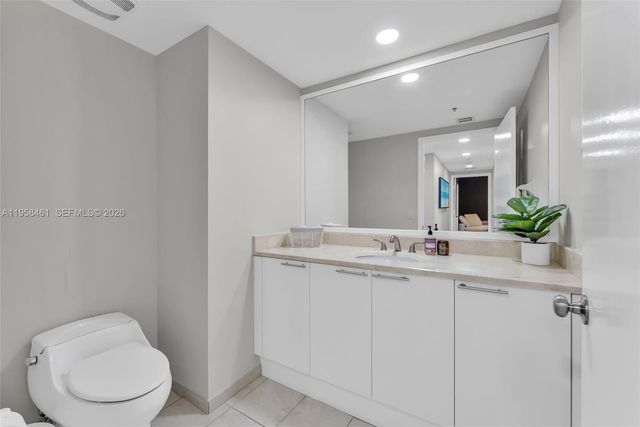 14951 Royal Oaks Lane 2201, North Miami, FL 33181