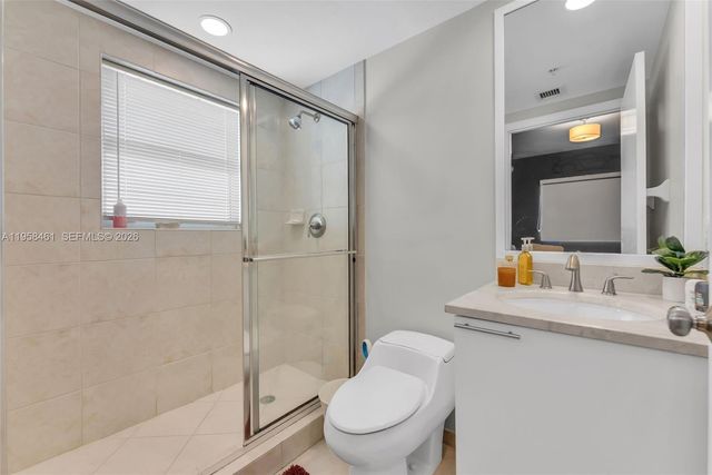14951 Royal Oaks Lane 2201, North Miami, FL 33181