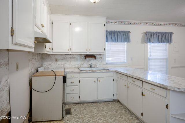 100 North Boulevard, Clinton, NC 28328