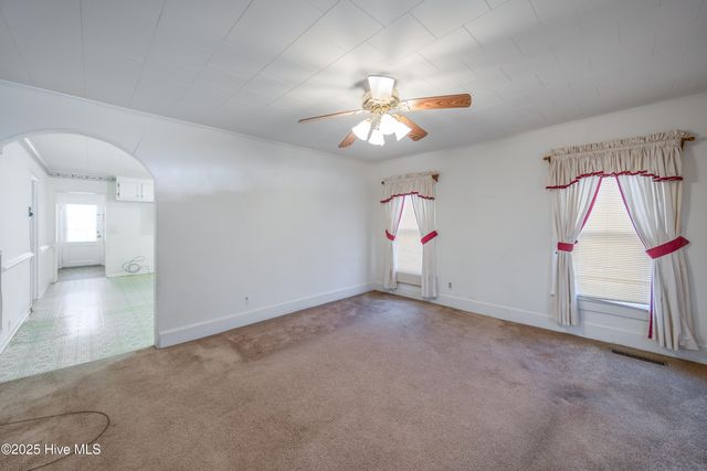 100 North Boulevard, Clinton, NC 28328