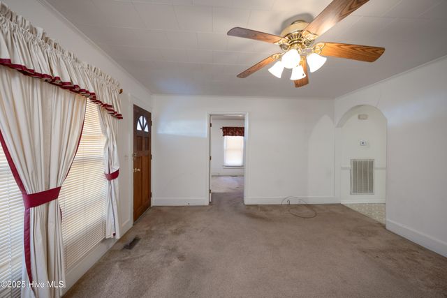 100 North Boulevard, Clinton, NC 28328