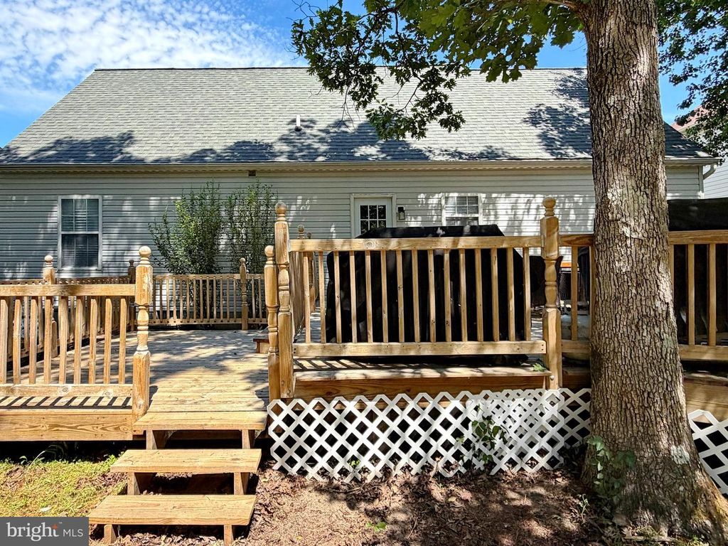 Image 10 of property listing at 5018 REDHORSE CT, Waldorf, MD 20603