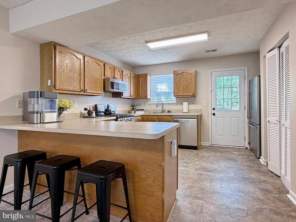 Image 31 of property listing at 5018 REDHORSE CT, Waldorf, MD 20603