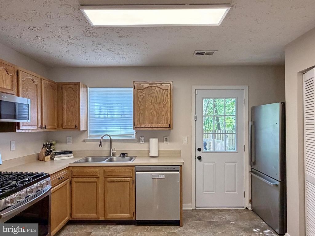 Image 32 of property listing at 5018 REDHORSE CT, Waldorf, MD 20603