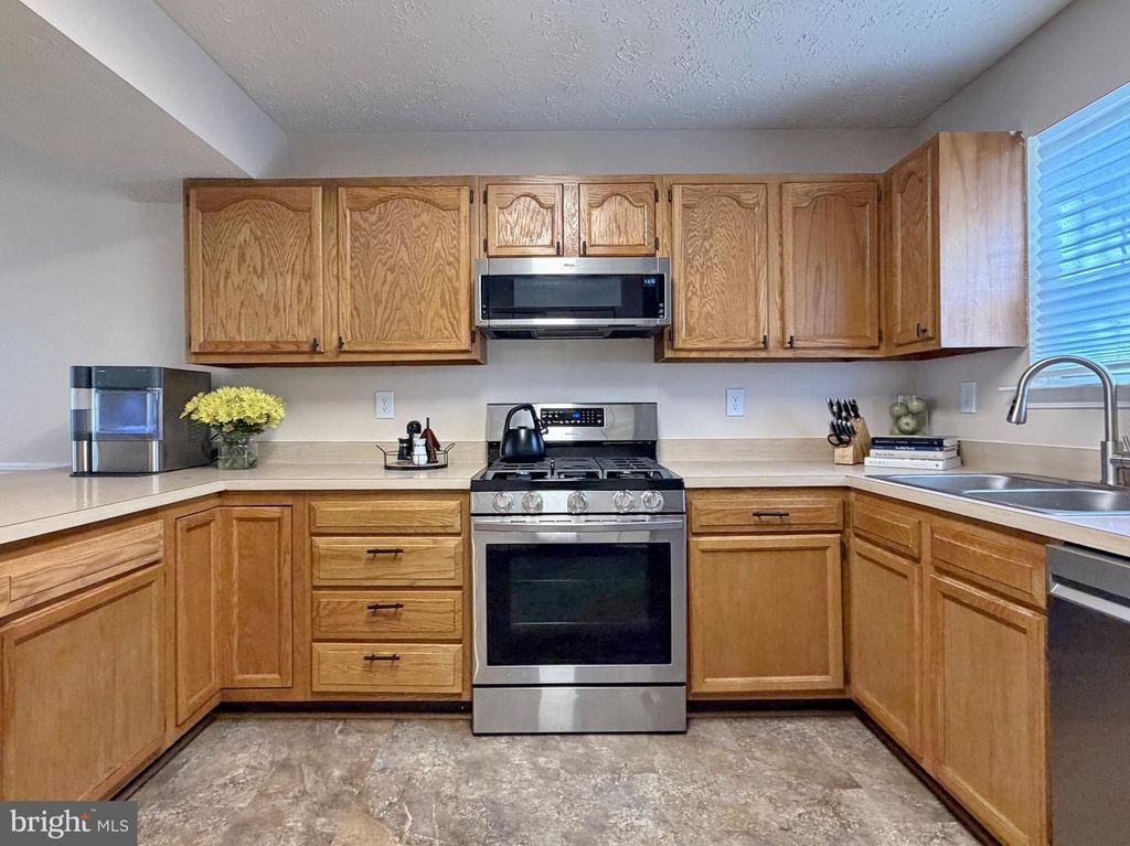 Image 34 of property listing at 5018 REDHORSE CT, Waldorf, MD 20603