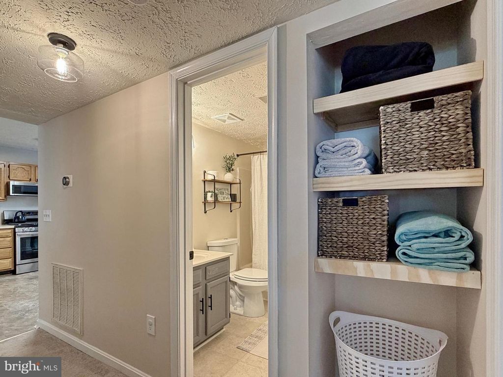 Image 37 of property listing at 5018 REDHORSE CT, Waldorf, MD 20603