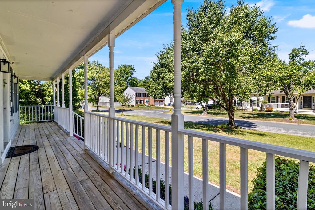 Image 4 of property listing at 5018 REDHORSE CT, Waldorf, MD 20603