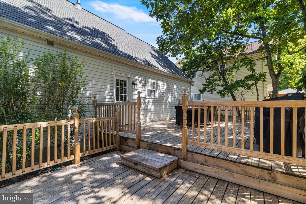 Image 6 of property listing at 5018 REDHORSE CT, Waldorf, MD 20603