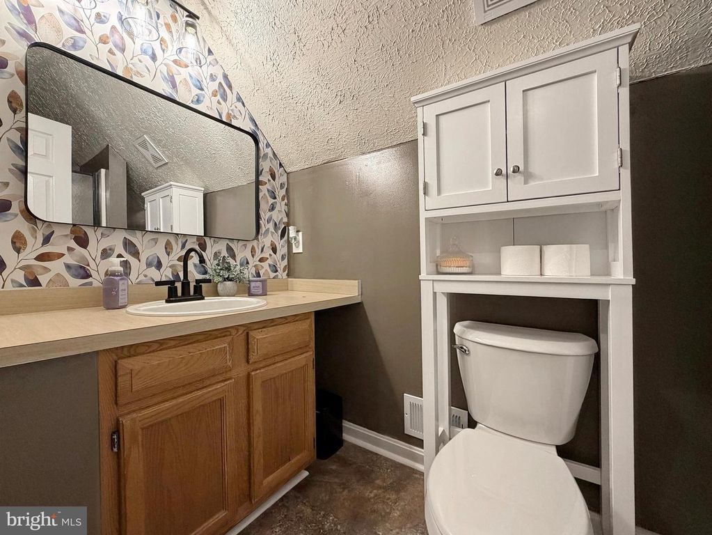 Image 63 of property listing at 5018 REDHORSE CT, Waldorf, MD 20603