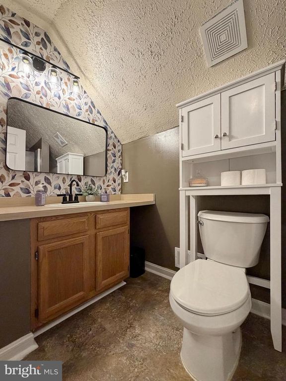 Image 64 of property listing at 5018 REDHORSE CT, Waldorf, MD 20603