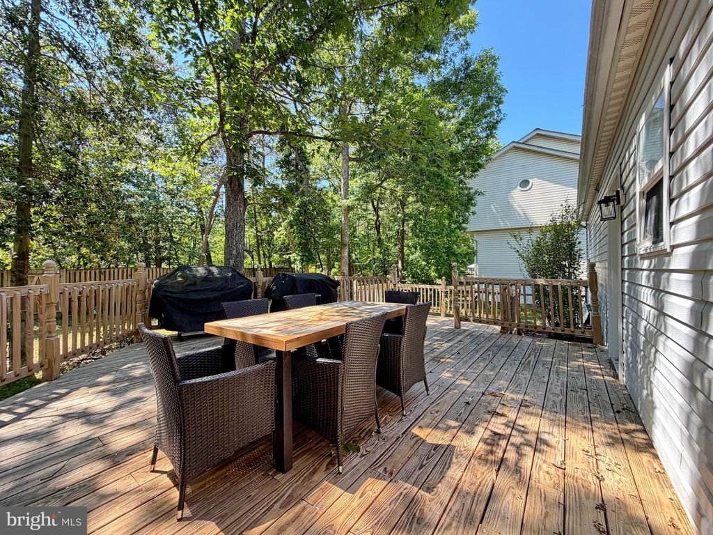 Image 8 of property listing at 5018 REDHORSE CT, Waldorf, MD 20603