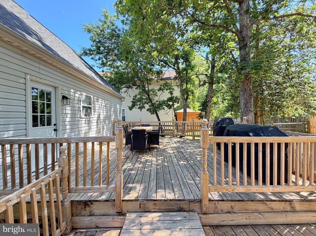 Image 9 of property listing at 5018 REDHORSE CT, Waldorf, MD 20603