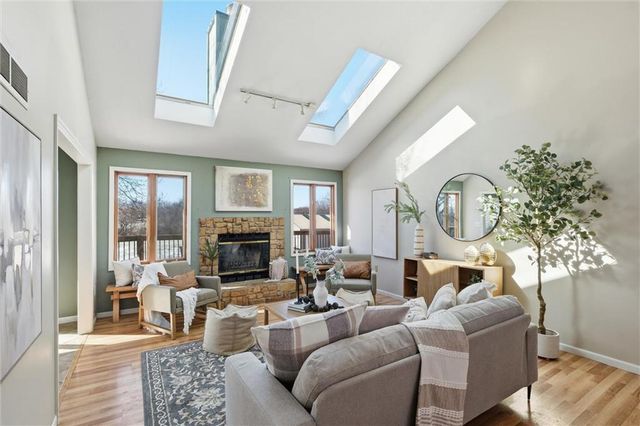 23313 S Aero Drive, Peculiar, MO 64078