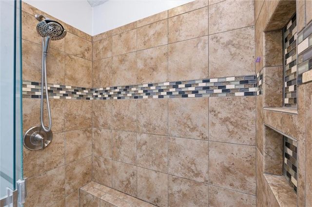 23313 S Aero Drive, Peculiar, MO 64078