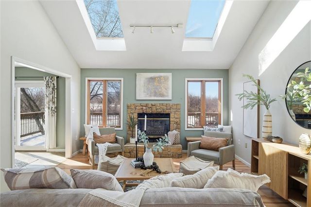 23313 S Aero Drive, Peculiar, MO 64078