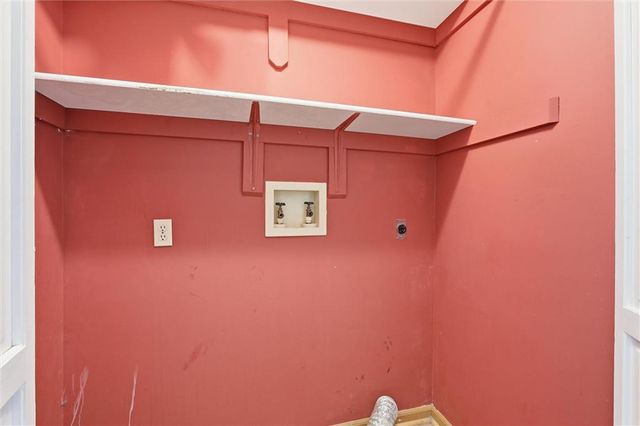 23313 S Aero Drive, Peculiar, MO 64078