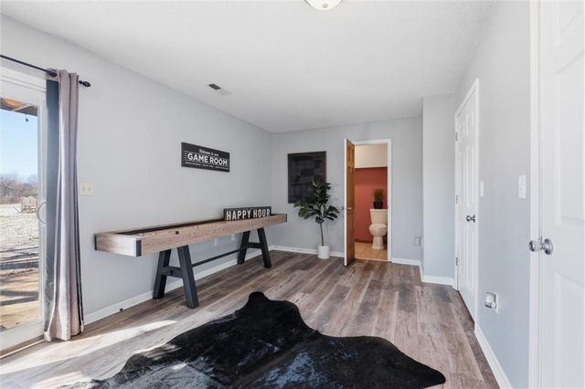 23313 S Aero Drive, Peculiar, MO 64078