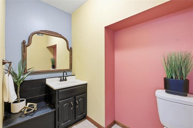 23313 S Aero Drive, Peculiar, MO 64078