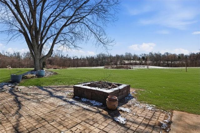 23313 S Aero Drive, Peculiar, MO 64078