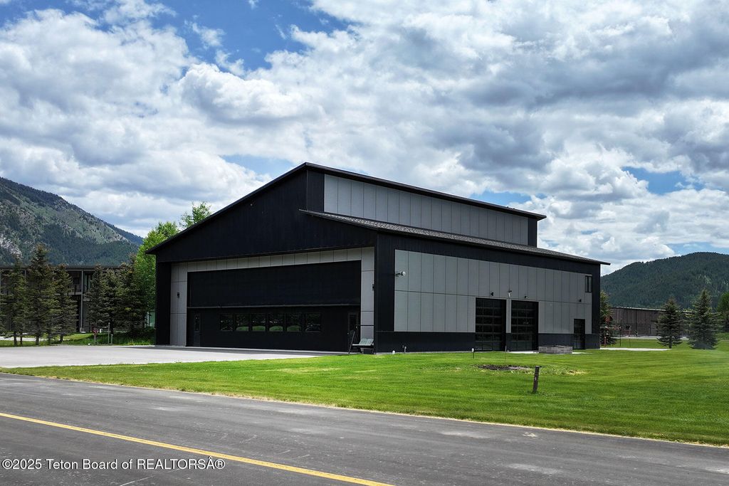 868 DIAMANDIS DR., Alpine, WY 83128