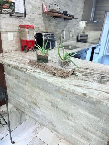 10004 MEMORIAL HIGHWAY, Tampa, FL 33615