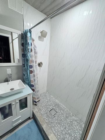 10004 MEMORIAL HIGHWAY, Tampa, FL 33615