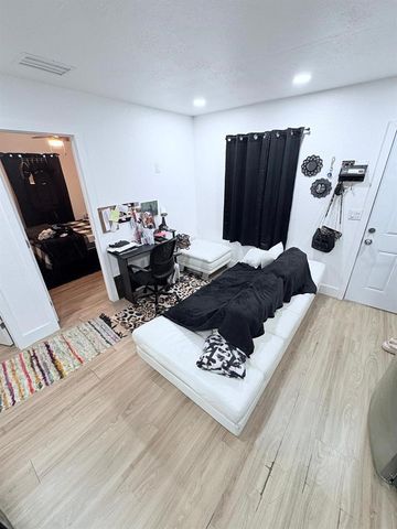 10004 MEMORIAL HIGHWAY, Tampa, FL 33615