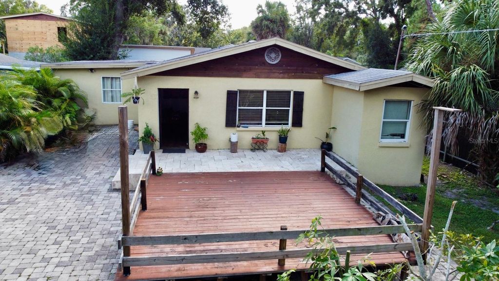 Image 3 of property listing at 10004 MEMORIAL HIGHWAY, Tampa, FL 33615