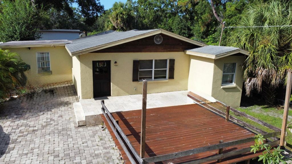 Image 4 of property listing at 10004 MEMORIAL HIGHWAY, Tampa, FL 33615