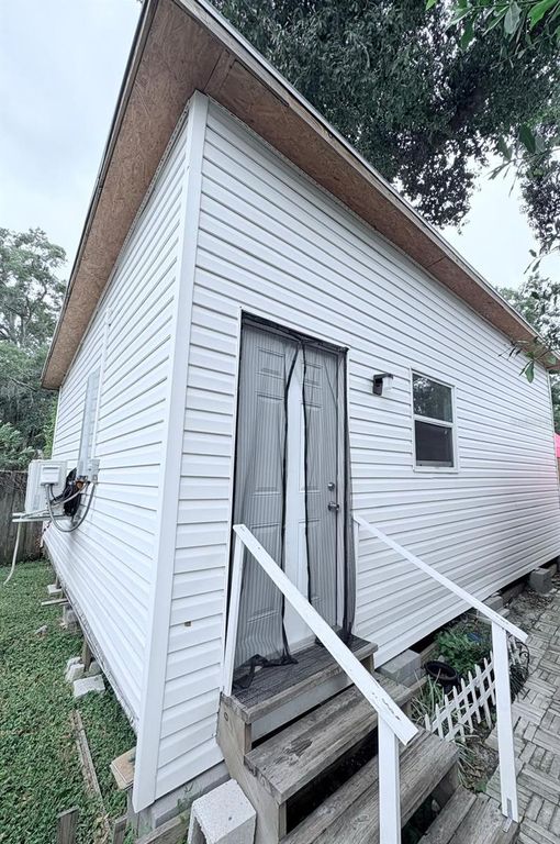 Image 33 of property listing at 10004 MEMORIAL HIGHWAY, Tampa, FL 33615