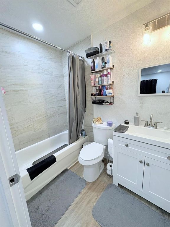 Image 37 of property listing at 10004 MEMORIAL HIGHWAY, Tampa, FL 33615