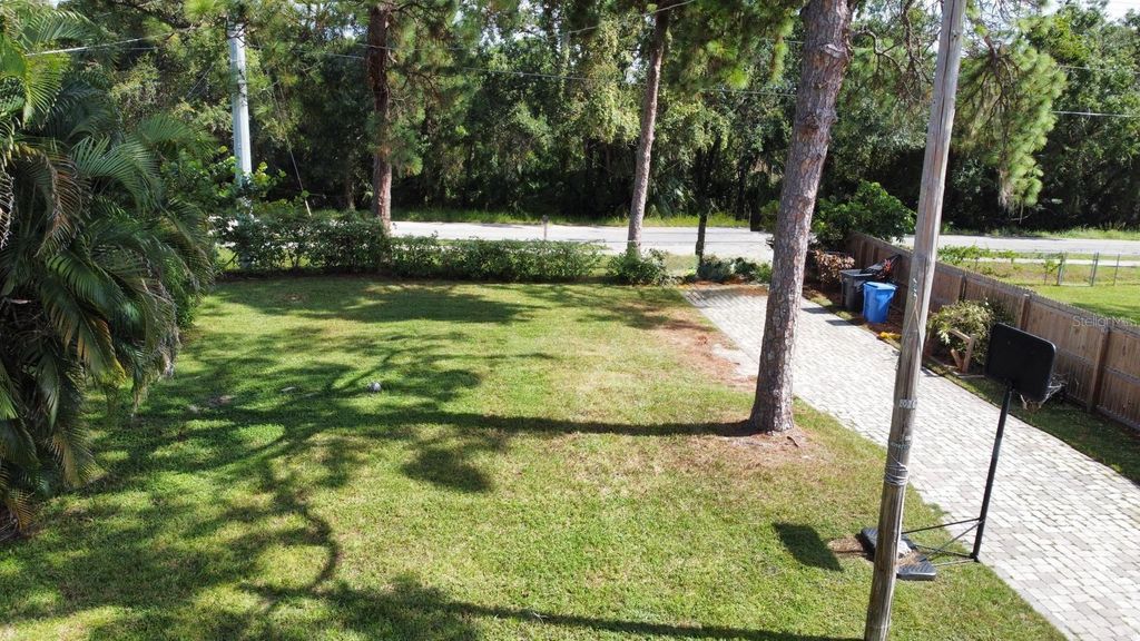 Image 5 of property listing at 10004 MEMORIAL HIGHWAY, Tampa, FL 33615